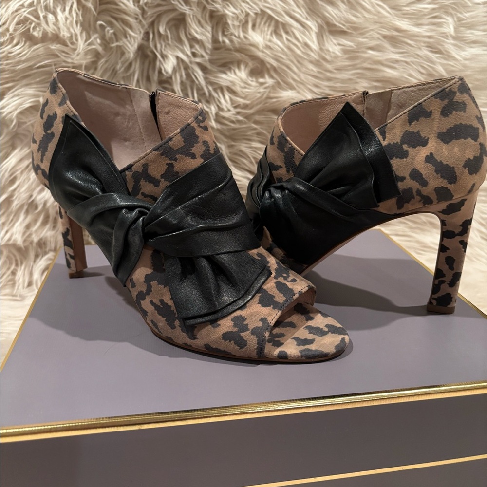 Louise et cie Peep toe suede heels